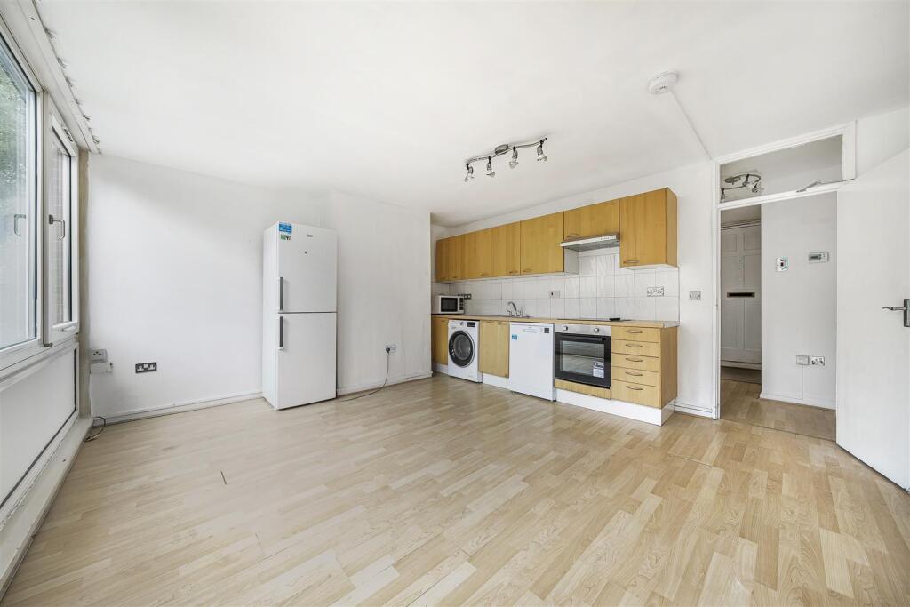 4 bed 1st Floor Flat for rent in Putney. From Gibson Lane - Kingston Upon Thames - Sales & Lettings