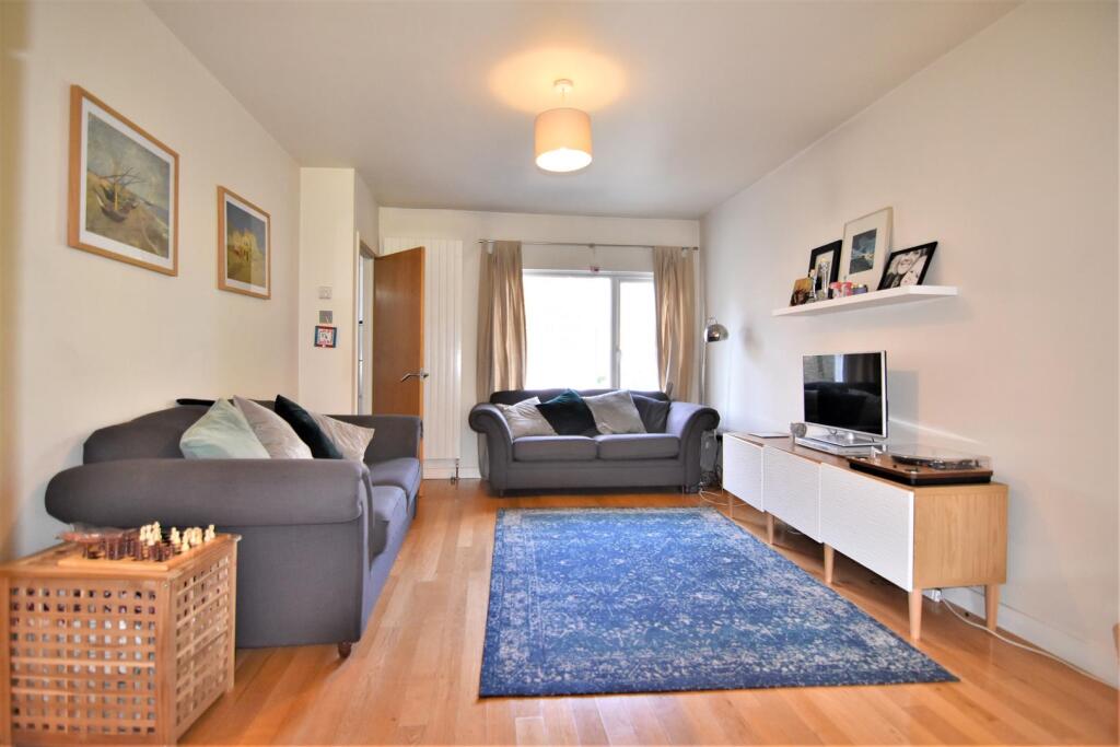 2 bed Mid Terraced House for rent in Kingston upon Thames. From Gibson Lane - Kingston Upon Thames - Sales & Lettings