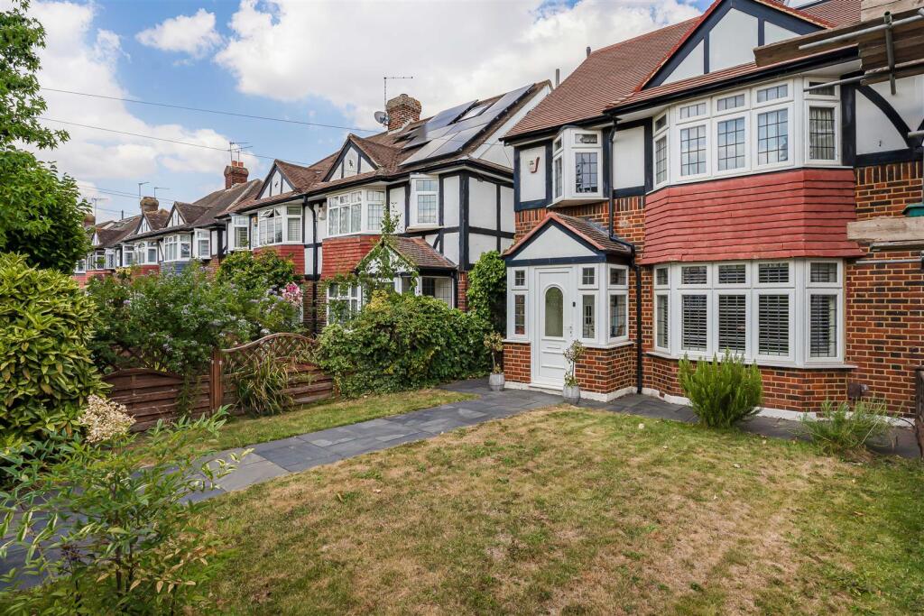 4 bed Semi Detached for rent in Kingston upon Thames. From Gibson Lane - Kingston Upon Thames - Sales & Lettings 4 bed Semi Detached for rent in Kingston upon Thames. From Gibson Lane - Kingston Upon Thames - Sales & Lettings