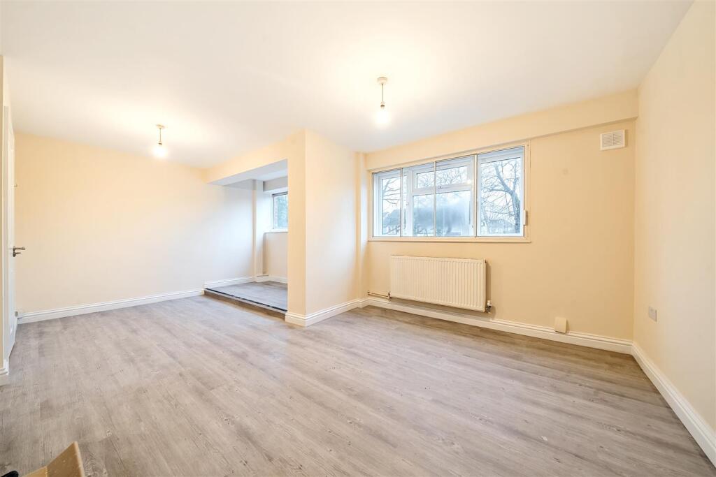 3 bed 1st Floor Flat for rent in New Malden. From Gibson Lane - Kingston Upon Thames - Sales & Lettings