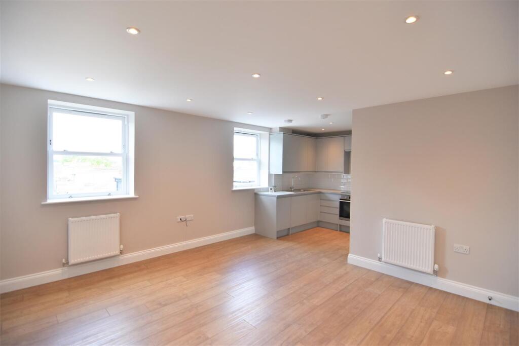 3 bed 1st Floor Flat for rent in Kingston upon Thames. From Gibson Lane - Kingston Upon Thames - Sales & Lettings