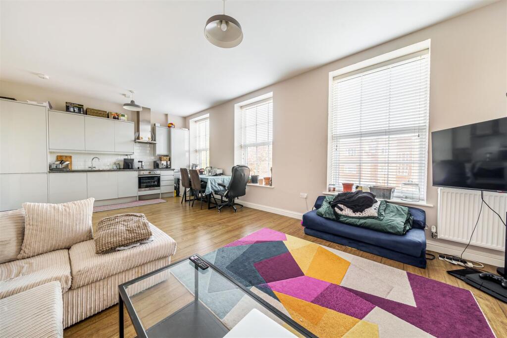 1 bed 1st Floor Flat for rent in New Malden. From Gibson Lane - Kingston Upon Thames - Sales & Lettings 1 bed 1st Floor Flat for rent in New Malden. From Gibson Lane - Kingston Upon Thames - Sales & Lettings