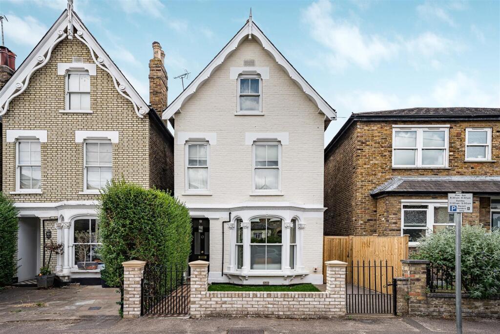5 bed Detached for rent in Kingston upon Thames. From Gibson Lane - Kingston Upon Thames - Sales & Lettings 5 bed Detached for rent in Kingston upon Thames. From Gibson Lane - Kingston Upon Thames - Sales & Lettings