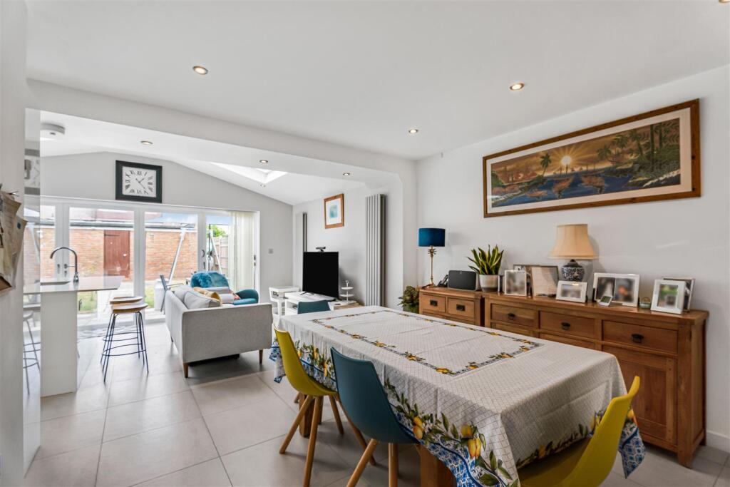 4 bed Semi Detached for rent in Kingston upon Thames. From Gibson Lane - Kingston Upon Thames - Sales & Lettings