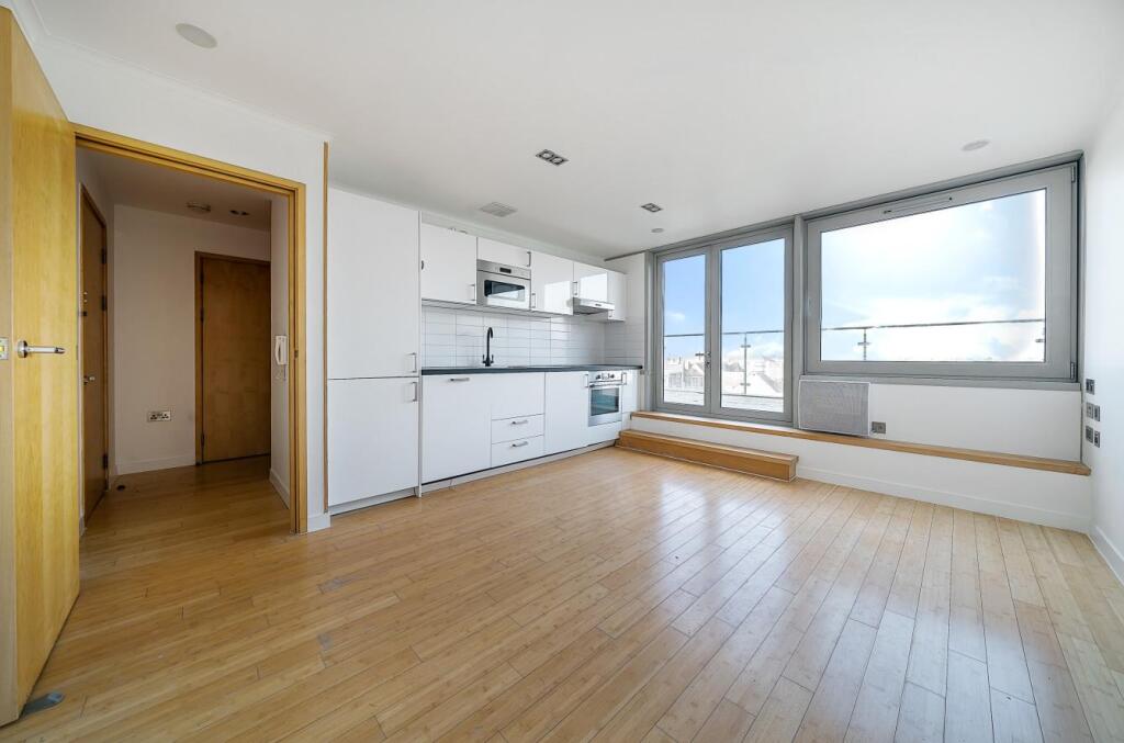 1 bed 1st Floor Flat for rent in Kingston upon Thames. From Gibson Lane - Kingston Upon Thames - Sales & Lettings 1 bed 1st Floor Flat for rent in Kingston upon Thames. From Gibson Lane - Kingston Upon Thames - Sales & Lettings
