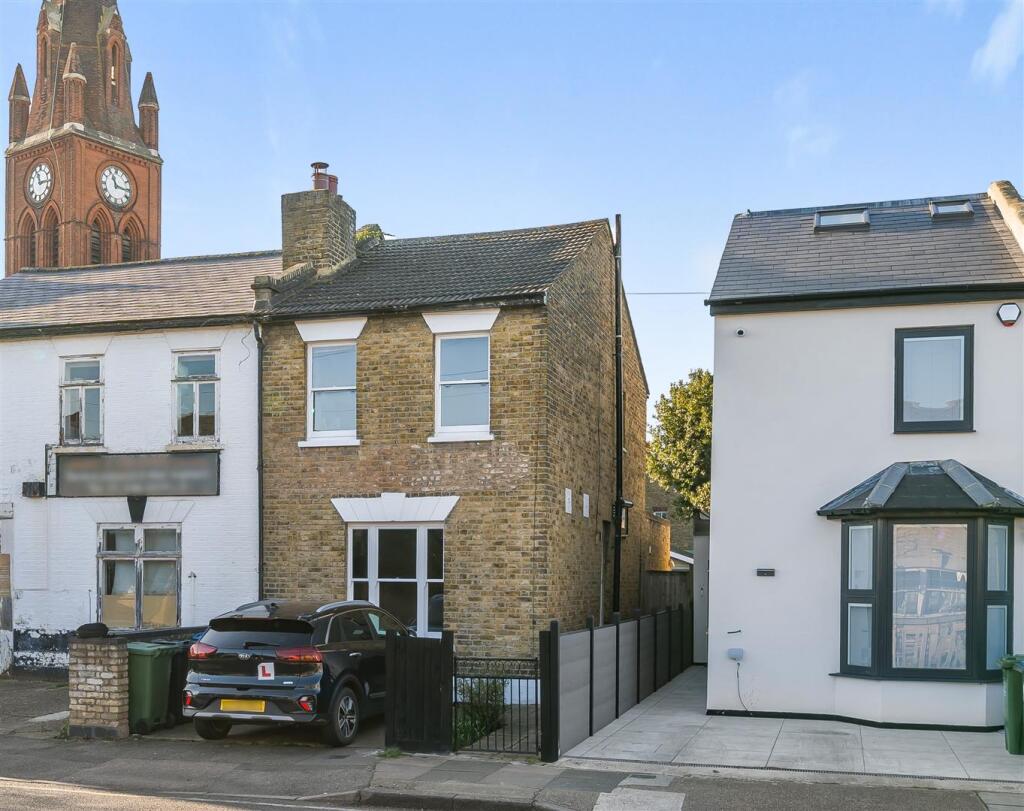 3 bed Semi Detached for rent in Kingston upon Thames. From Gibson Lane - Kingston Upon Thames - Sales & Lettings