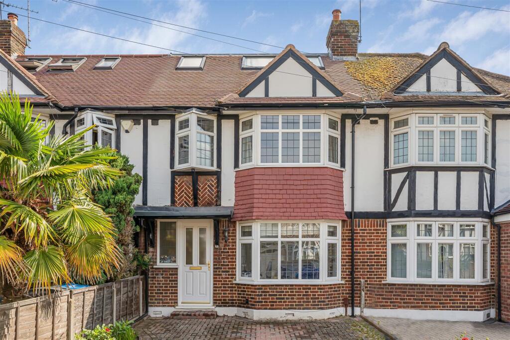 4 bed Mid Terraced House for rent in Kingston upon Thames. From Gibson Lane - Kingston Upon Thames - Sales & Lettings