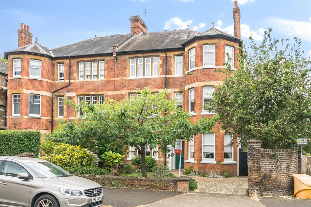 2 bed 1st Floor Flat for rent in Surbiton. From Gibson Lane - Kingston Upon Thames - Sales & Lettings 2 bed 1st Floor Flat for rent in Surbiton. From Gibson Lane - Kingston Upon Thames - Sales & Lettings