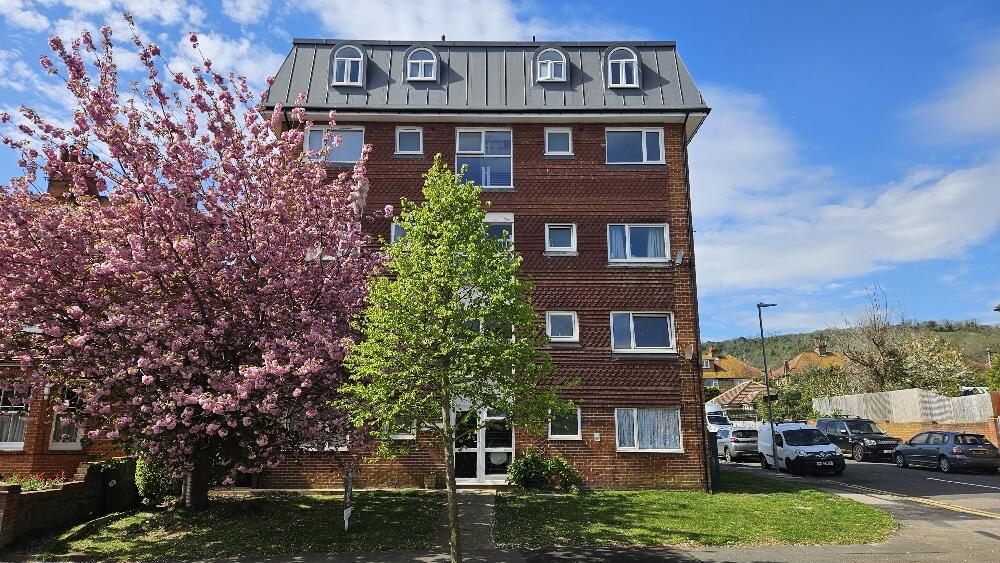 1 bed 1st Floor Flat for rent in Willingdon. From Ginger & Sanders - Eastbourne