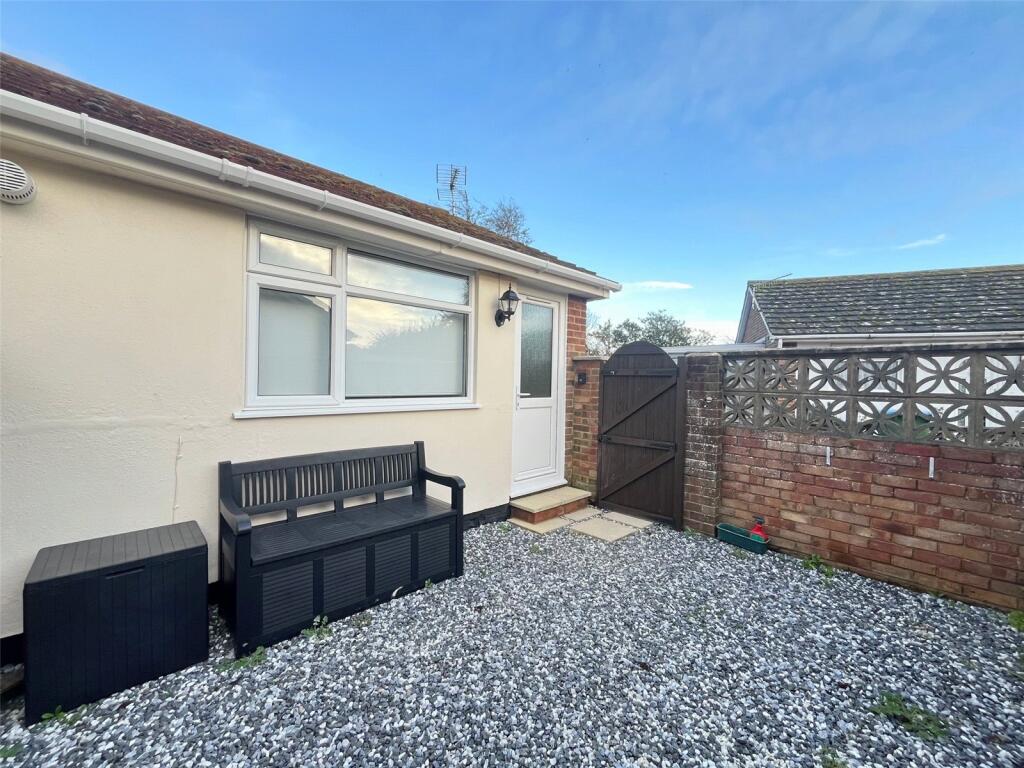 1 bed Bungalow for rent in Littlehampton. From Graham Butt Estate Agents - Littlehampton and Surrounding