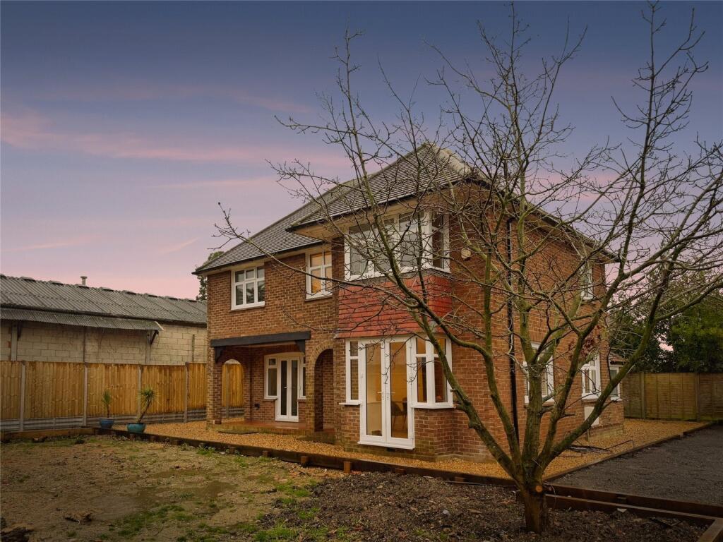 3 bed Detached for rent in Arundel. From Graham Butt Estate Agents - Littlehampton and Surrounding 3 bed Detached for rent in Arundel. From Graham Butt Estate Agents - Littlehampton and Surrounding