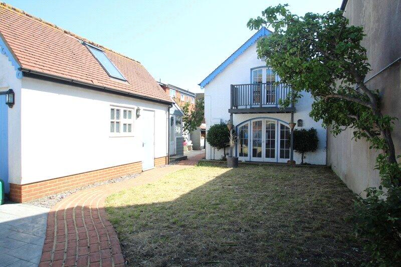 4 bed Detached for rent in Littlehampton. From Graham Butt Estate Agents - Littlehampton and Surrounding 4 bed Detached for rent in Littlehampton. From Graham Butt Estate Agents - Littlehampton and Surrounding