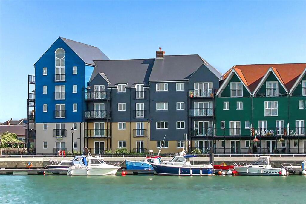 2 bed Apartment for rent in Littlehampton. From Graham Butt Estate Agents - Littlehampton and Surrounding