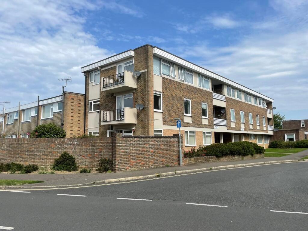 2 bed Apartment for rent in West Kingston. From Graham Butt Estate Agents - Littlehampton and Surrounding