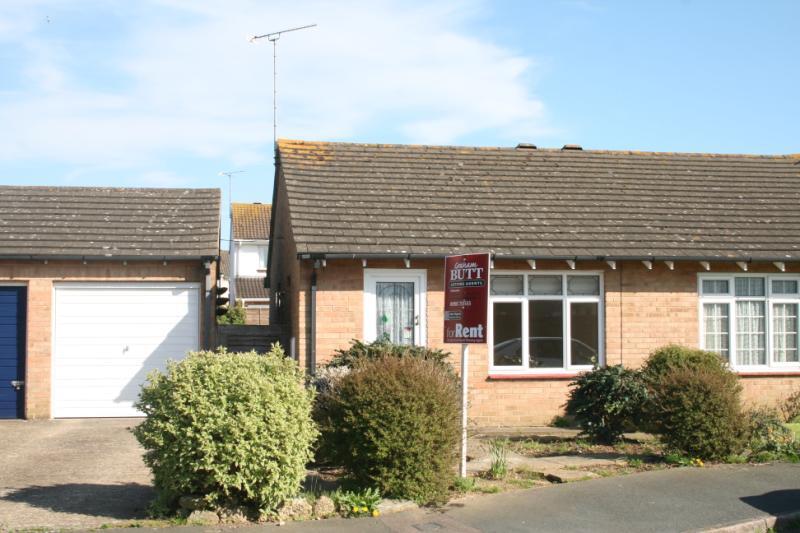 2 bed Bungalow for rent in Toddington. From Graham Butt Estate Agents - Littlehampton and Surrounding 2 bed Bungalow for rent in Toddington. From Graham Butt Estate Agents - Littlehampton and Surrounding