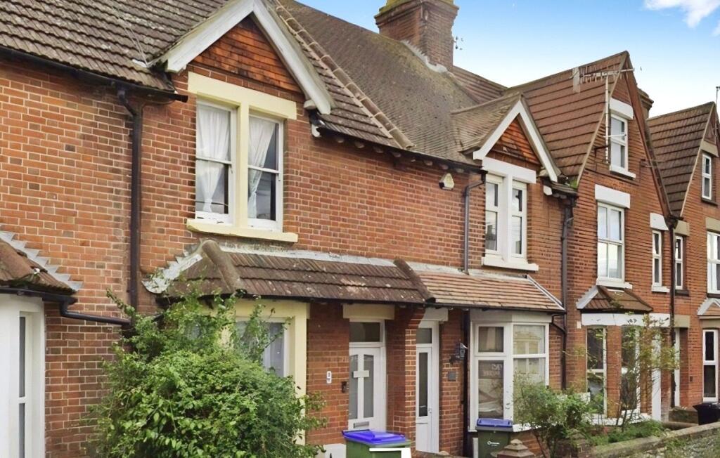 3 bed Mid Terraced House for rent in Littlehampton. From Graham Butt Estate Agents - Littlehampton and Surrounding