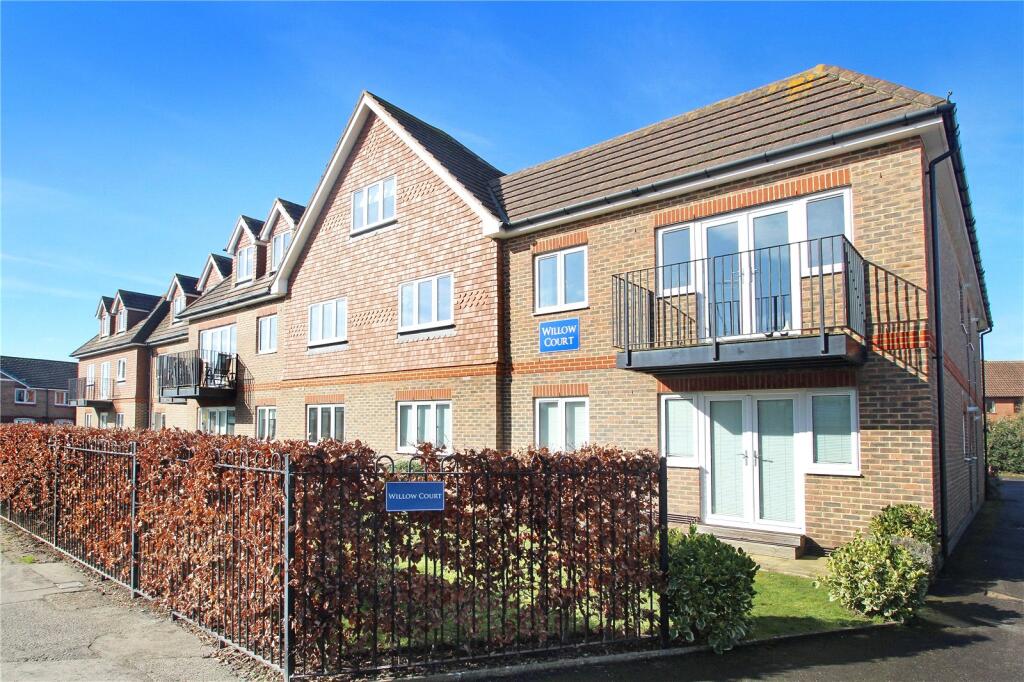 2 bed Apartment for rent in Littlehampton. From Graham Butt Estate Agents - Littlehampton and Surrounding