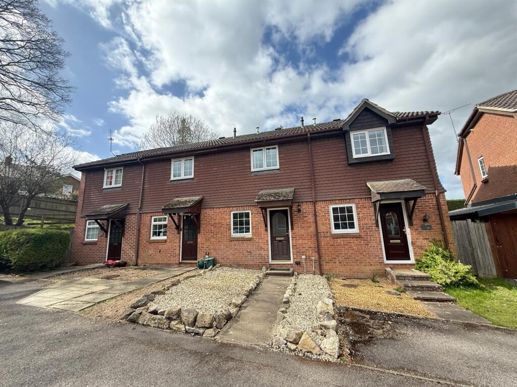 2 bed Detached for rent in Wrecclesham. From Greenwood & Co - Farnham