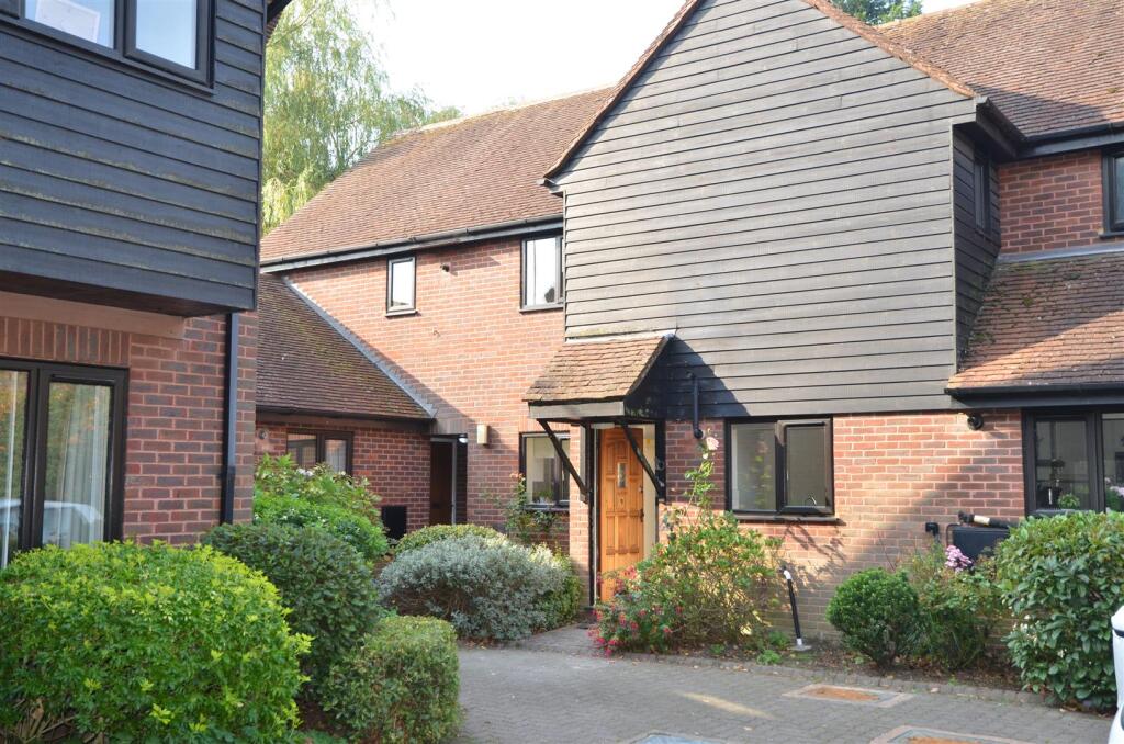 2 bed Mid Terraced House for rent in Farnham. From Greenwood & Co - Farnham