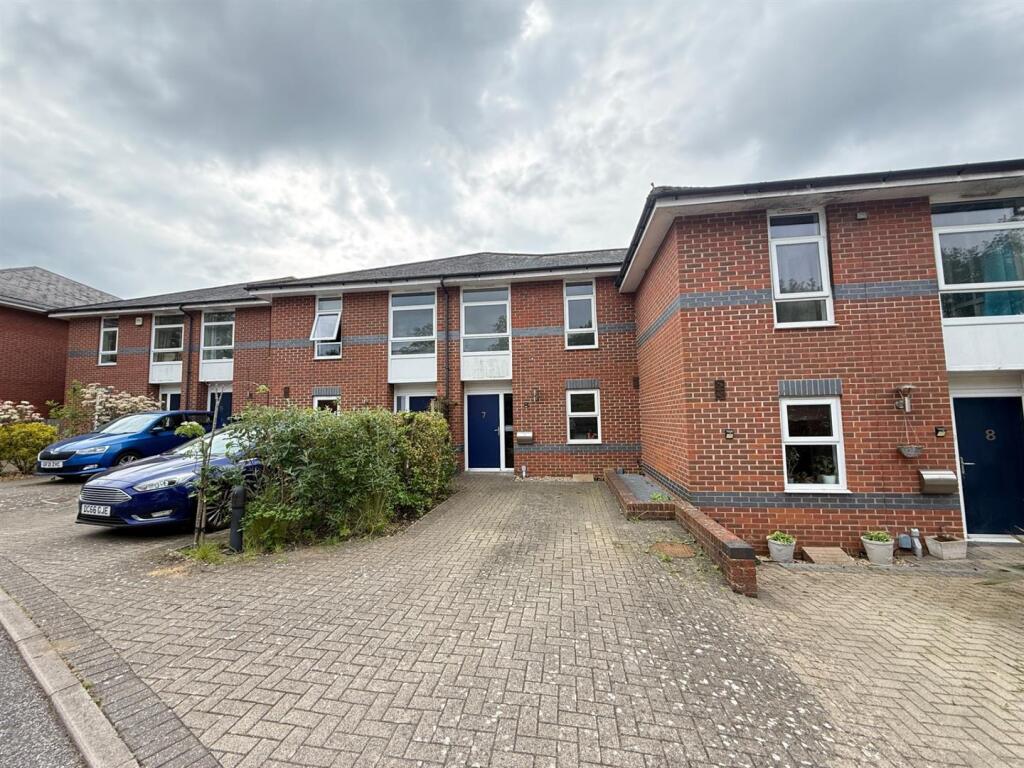 3 bed Mid Terraced House for rent in Boundstone. From Greenwood & Co - Farnham