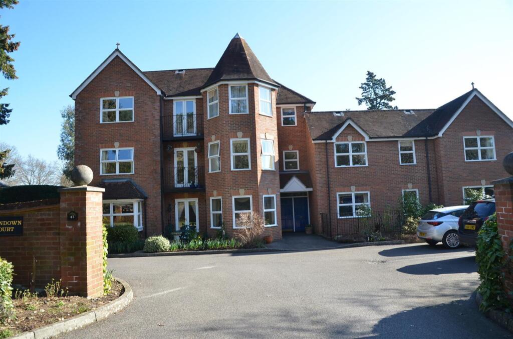 4 bed Apartment for rent in Boundstone. From Greenwood & Co - Farnham 4 bed Apartment for rent in Boundstone. From Greenwood & Co - Farnham