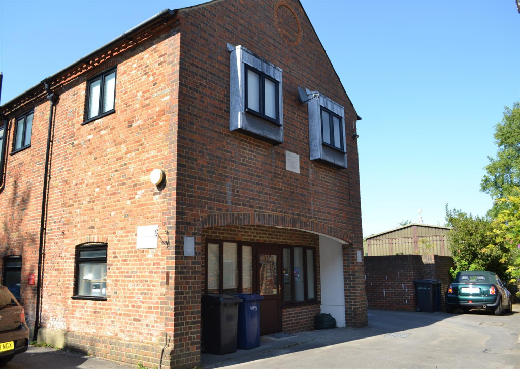 3 bed Apartment for rent in Farnham. From Greenwood & Co - Farnham