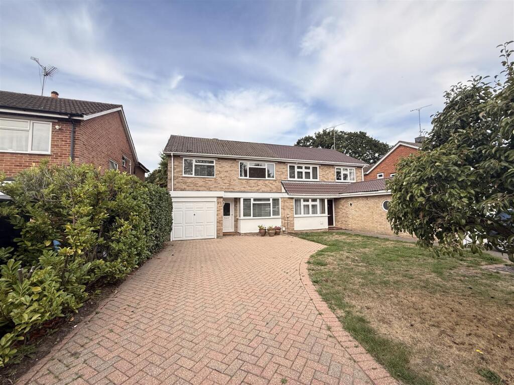 3 bed Semi Detached for rent in Farnborough. From Greenwood & Co - Farnham