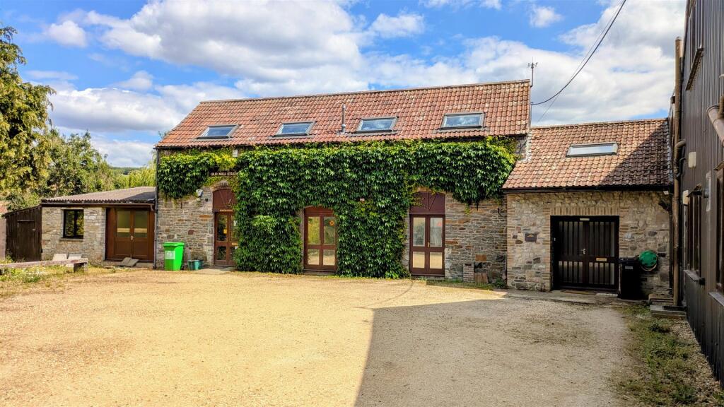 4 bed Detached for rent in Saltford. From Gregorys Estate Agent - Keynsham 4 bed Detached for rent in Saltford. From Gregorys Estate Agent - Keynsham