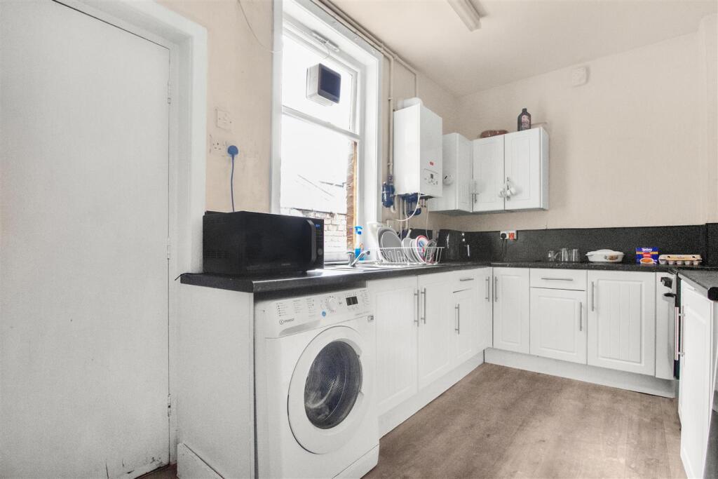 3 bed Mid Terraced House for rent in Fulwood. From Guildhall Residential  Lettings - Preston