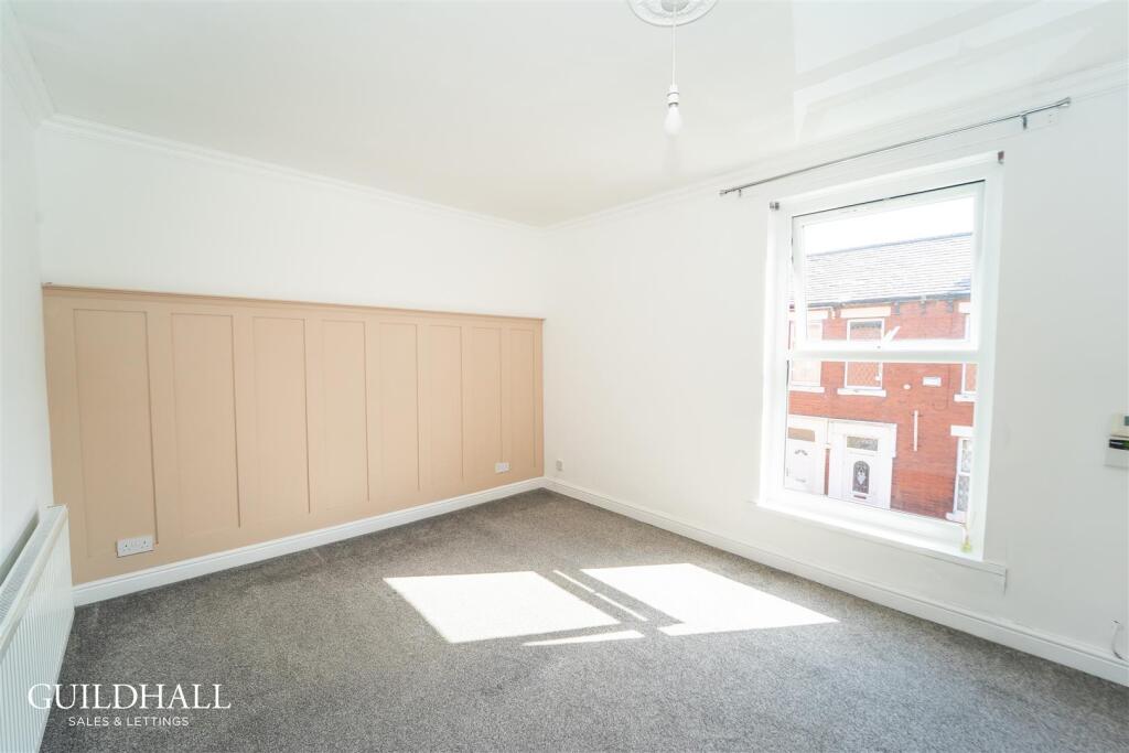 2 bed Mid Terraced House for rent in Fulwood. From Guildhall Residential  Lettings - Preston