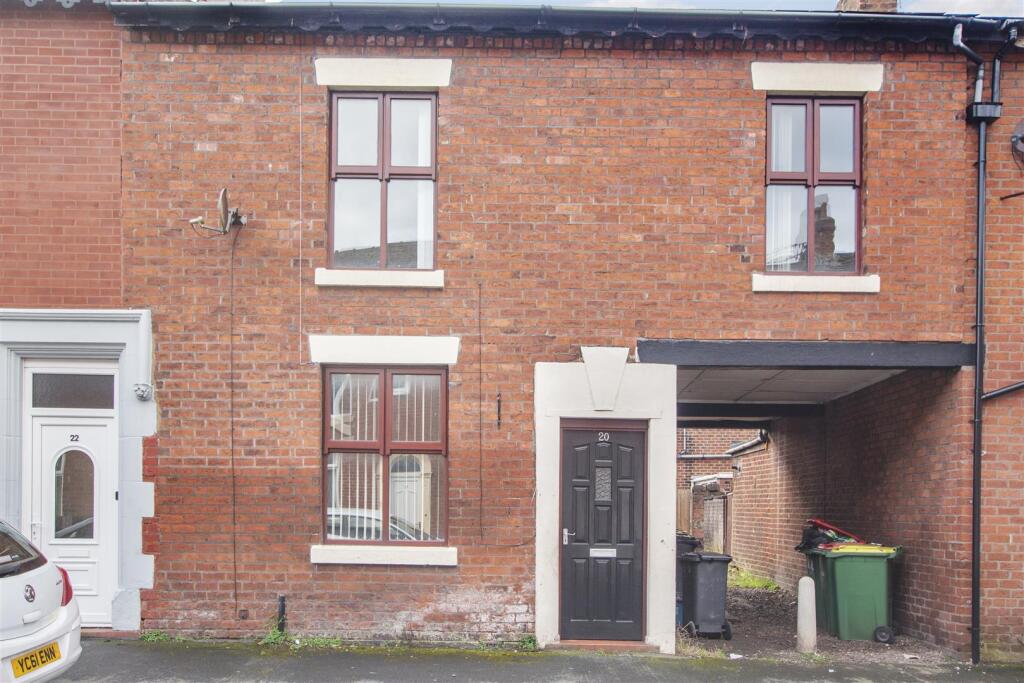 3 bed Mid Terraced House for rent in Fulwood. From Guildhall Residential  Lettings - Preston