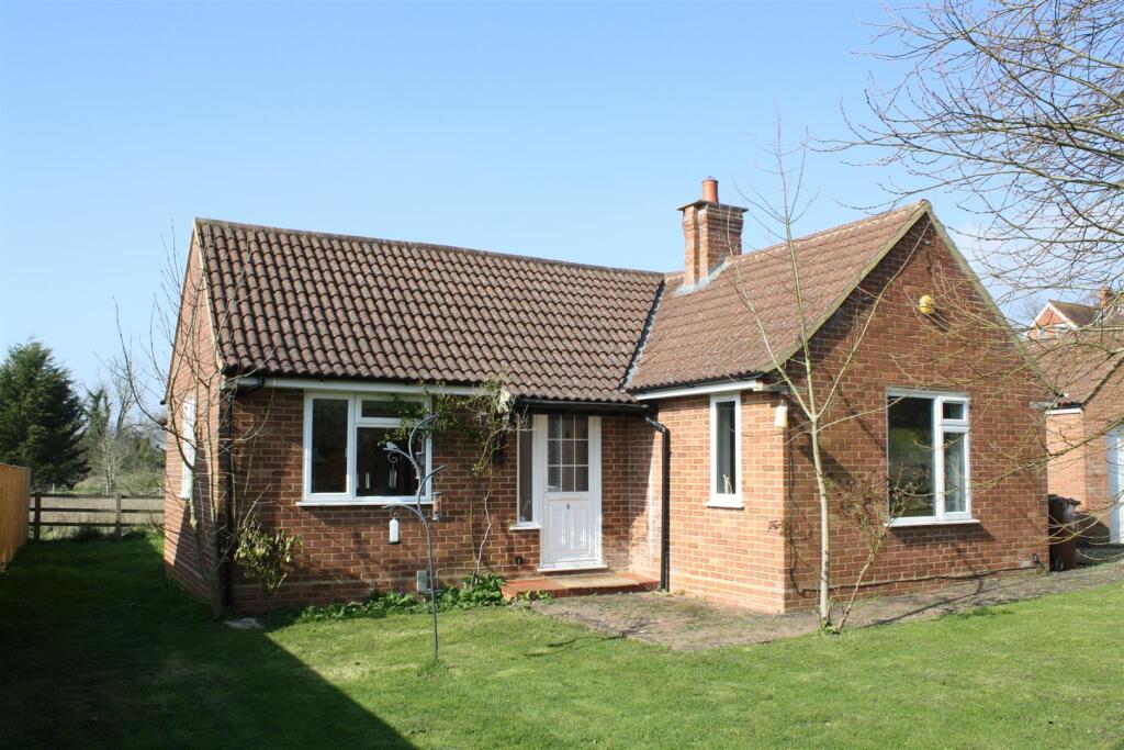 3 bed Bungalow for rent in Long Crendon. From Hamnett Hayward - Thame