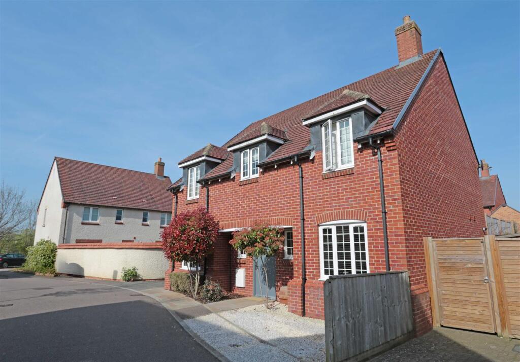 4 bed Detached for rent in Haddenham. From Hamnett Hayward - Thame 4 bed Detached for rent in Haddenham. From Hamnett Hayward - Thame
