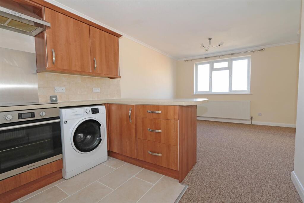 1 bed 1st Floor Flat for rent in Thame. From Hamnett Hayward - Thame
