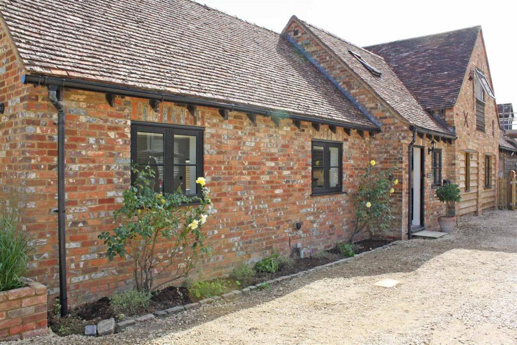 2 bed Detached for rent in Oakley. From Hamnett Hayward - Thame