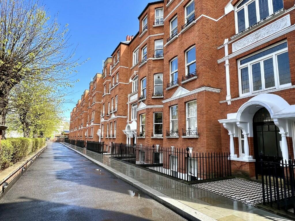 2 bed Flat for rent in Fulham. From Leo Newman