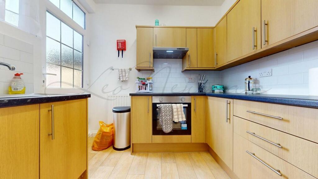 2 bed Flat for rent in London. From Leo Newman