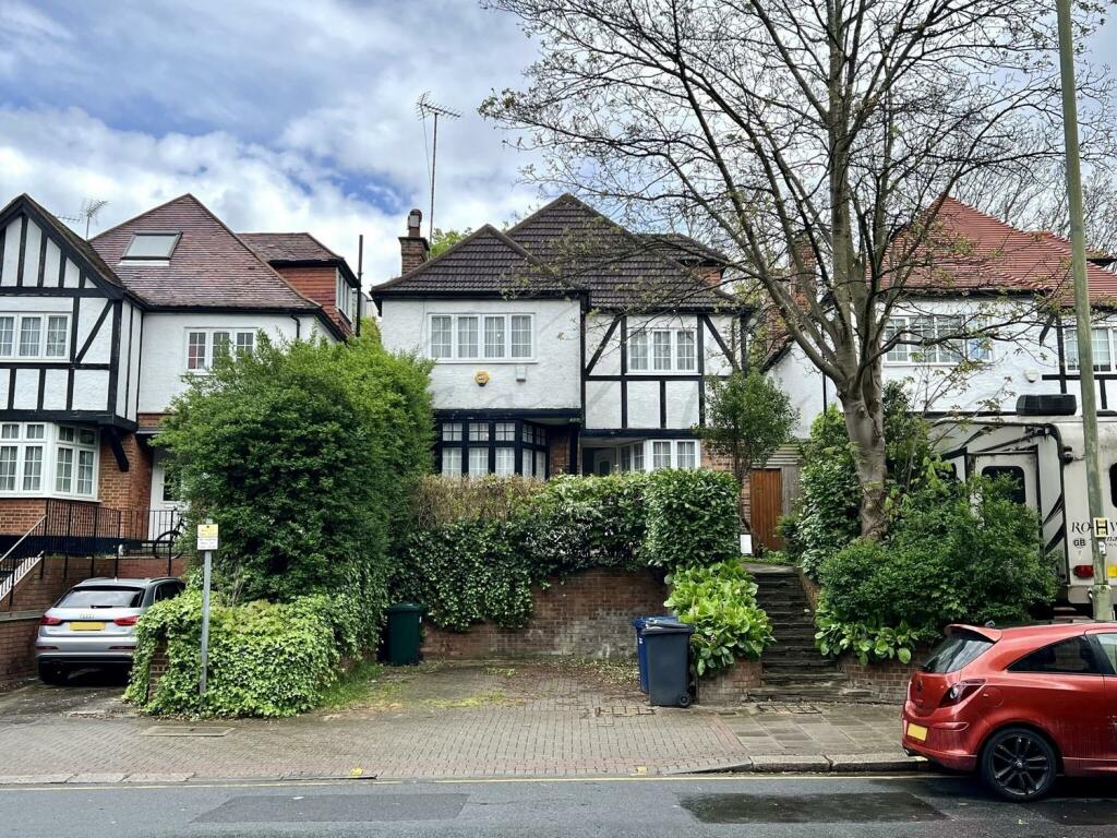 4 bed Detached House for rent in Hampstead. From Leo Newman