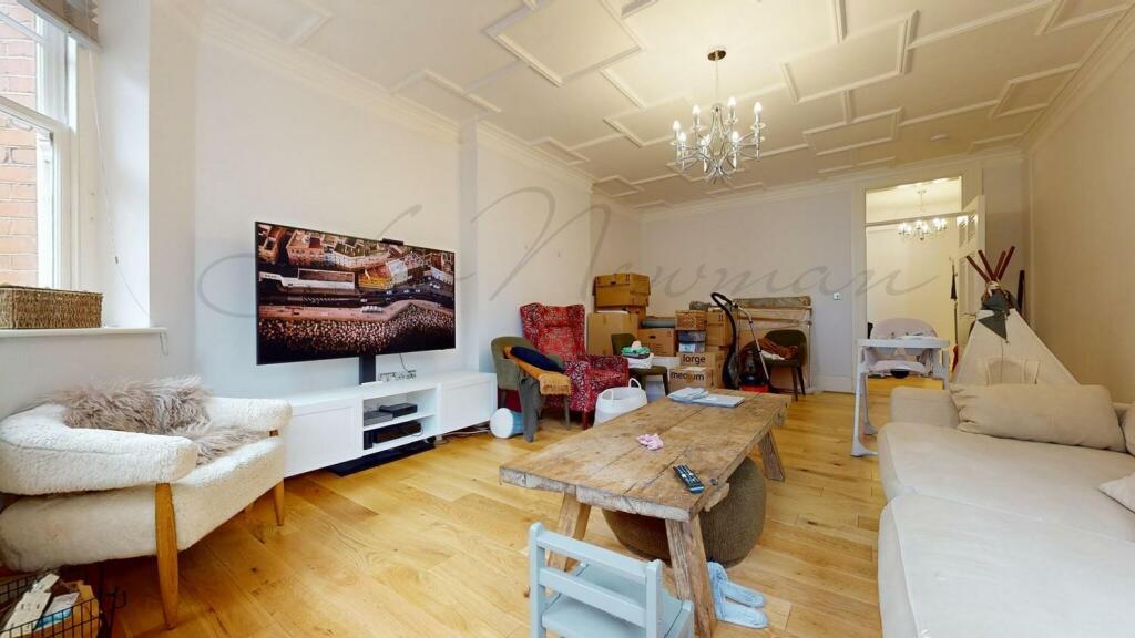 5 bed Flat for rent in Kensington. From Leo Newman