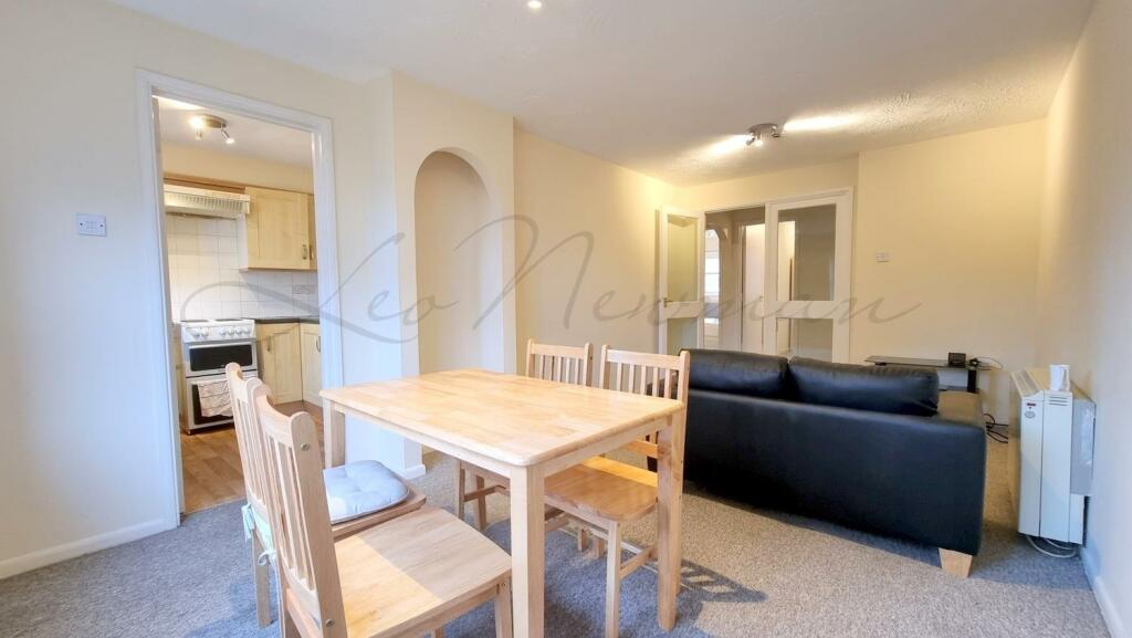 2 bed Flat for rent in Crayford. From Leo Newman