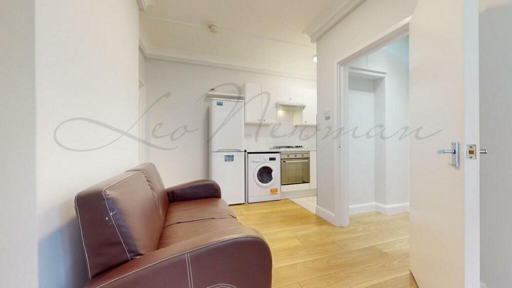 2 bed Flat for rent in Camden Town. From Leo Newman