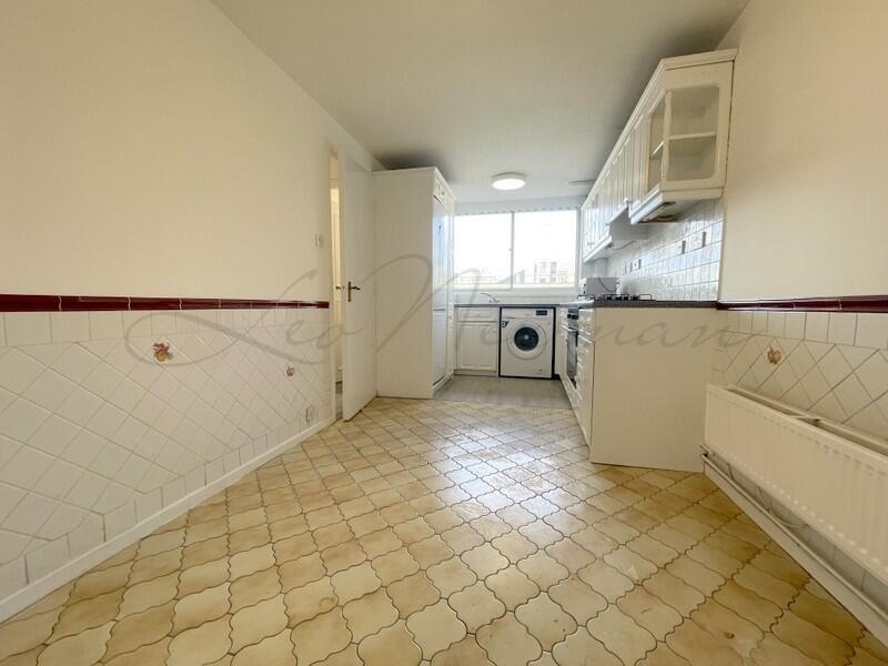 4 bed 1st Floor Flat for rent in London. From Leo Newman - London 4 bed 1st Floor Flat for rent in London. From Leo Newman - London