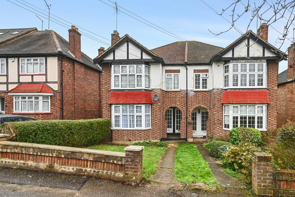 2 bed 1st Floor Flat for rent in Loughton. From Leo Newman - London