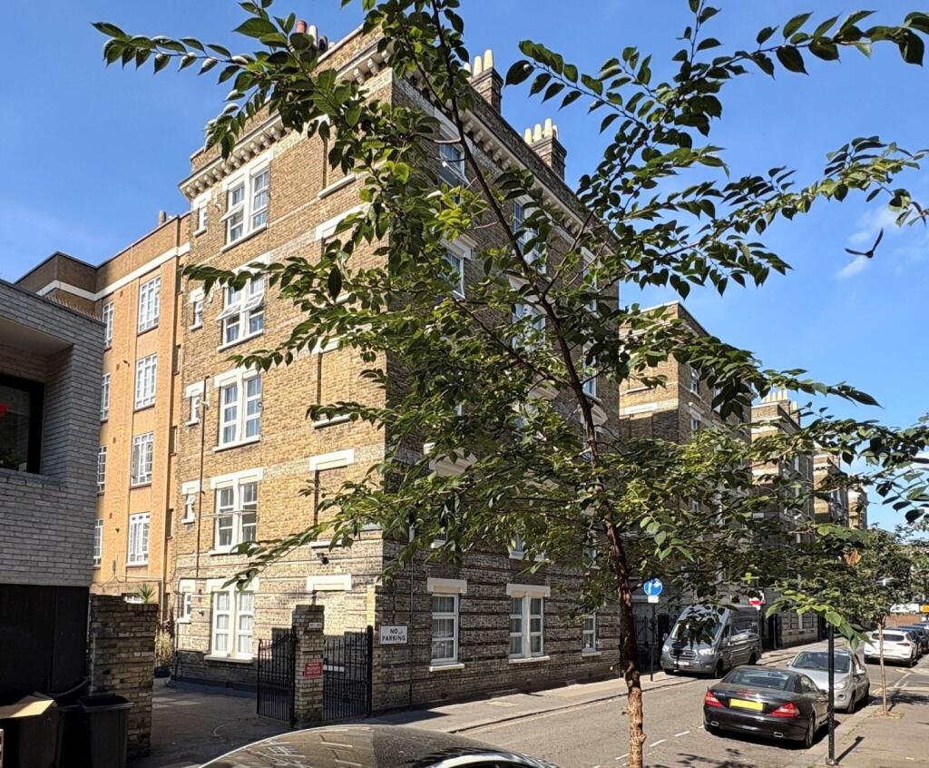 2 bed 1st Floor Flat for rent in Camden Town. From Leo Newman - London