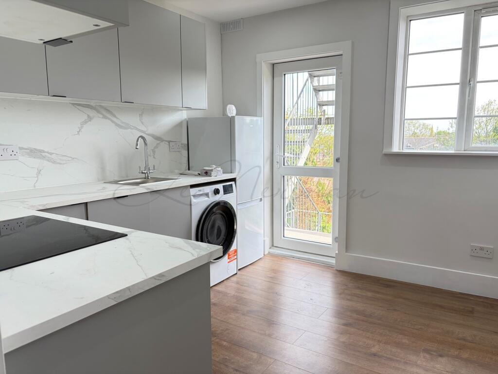 2 bed 1st Floor Flat for rent in Acton. From Leo Newman - London