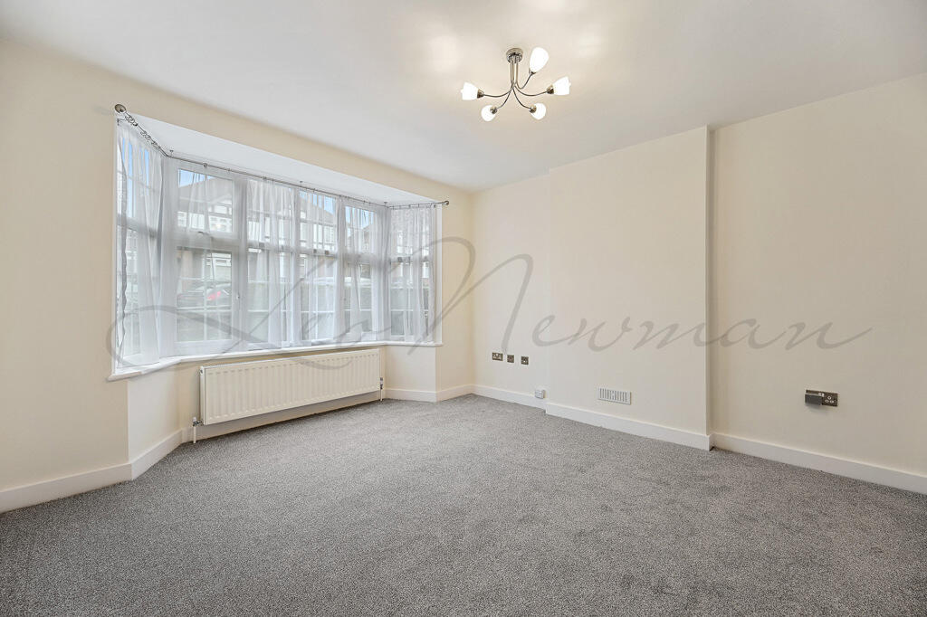 2 bed 1st Floor Flat for rent in Loughton. From Leo Newman - London 2 bed 1st Floor Flat for rent in Loughton. From Leo Newman - London