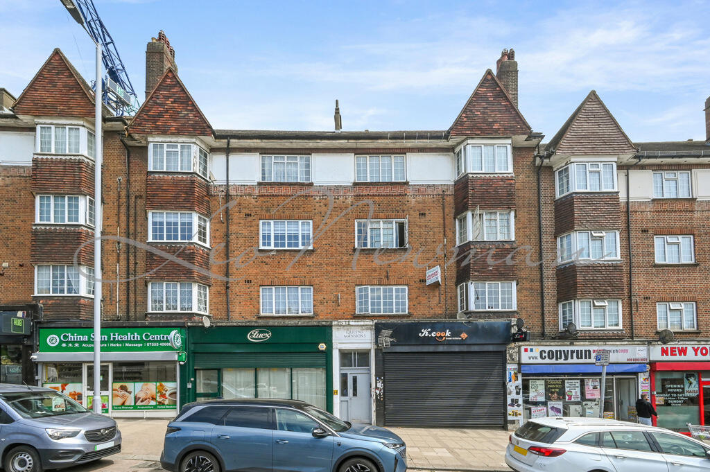 3 bed 1st Floor Flat for rent in London. From Leo Newman - London