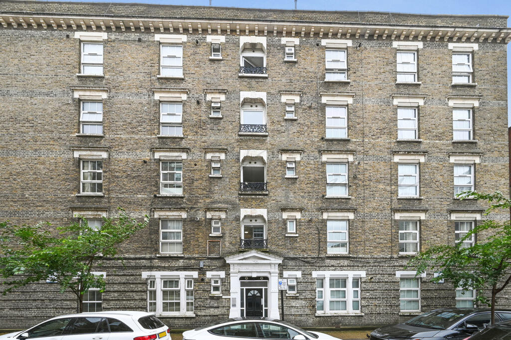 2 bed 1st Floor Flat for rent in Camden Town. From Leo Newman - London