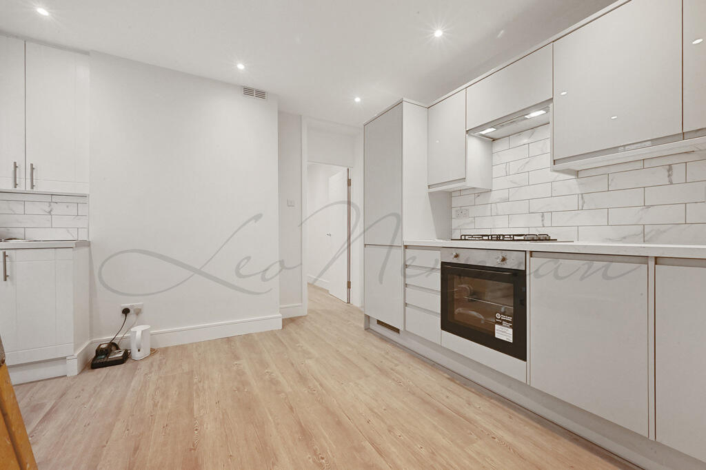 2 bed 1st Floor Flat for rent in Camden Town. From Leo Newman - London