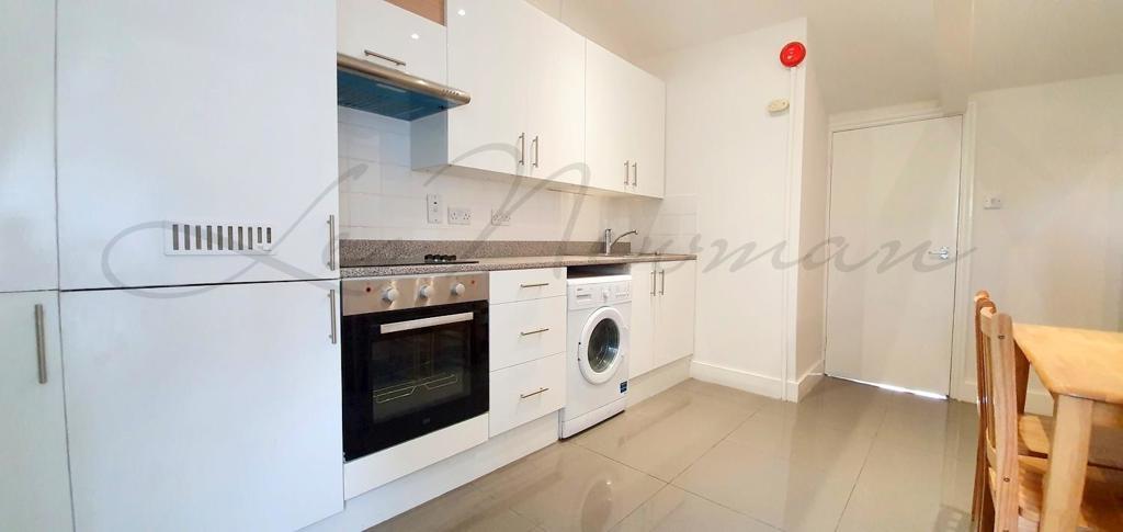 2 bed 1st Floor Flat for rent in Camberwell. From Leo Newman - London